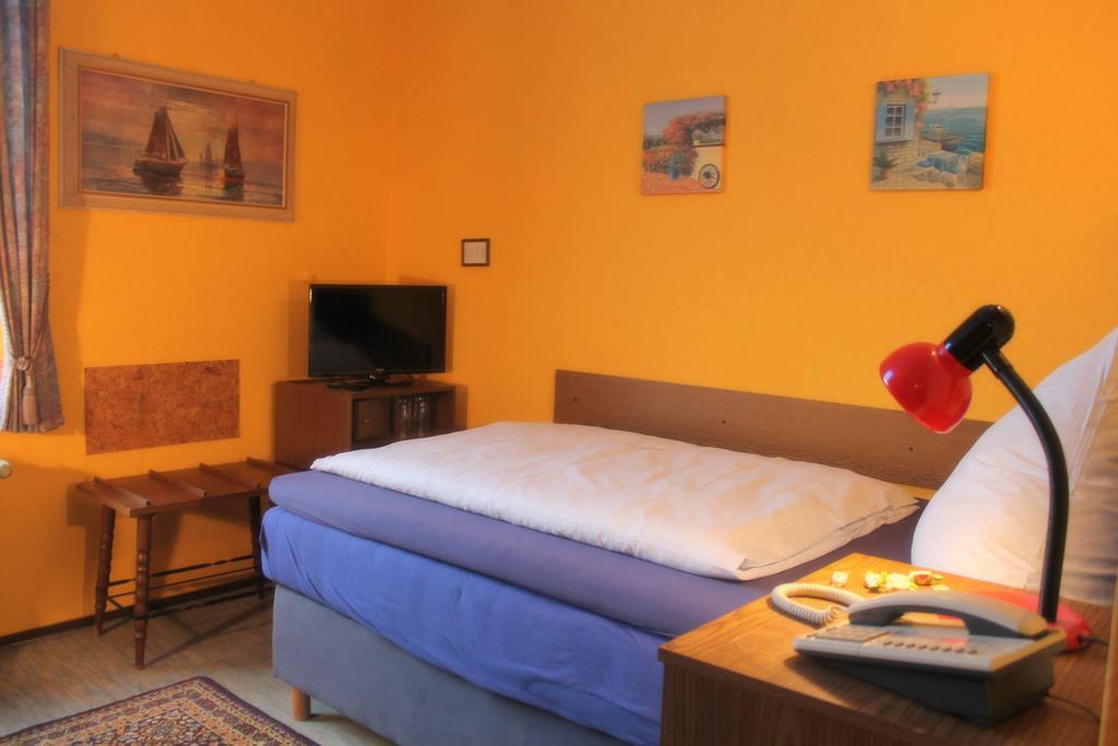 Hotel Adler ดุสเซลดอร์ฟ ภายนอก รูปภาพ