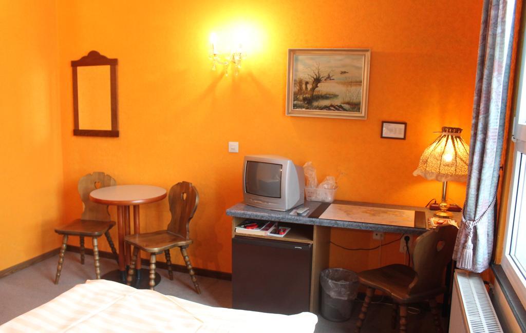 Hotel Adler ดุสเซลดอร์ฟ ภายนอก รูปภาพ