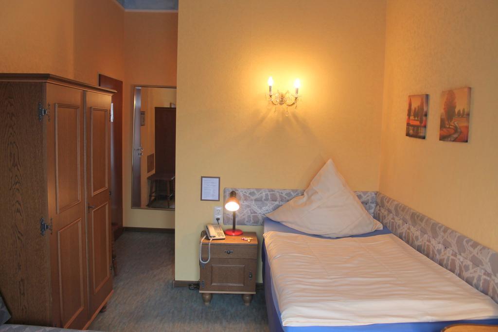 Hotel Adler ดุสเซลดอร์ฟ ภายนอก รูปภาพ