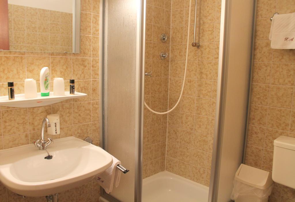 Hotel Adler ดุสเซลดอร์ฟ ภายนอก รูปภาพ