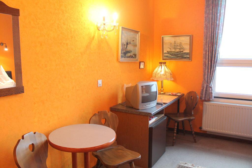 Hotel Adler ดุสเซลดอร์ฟ ภายนอก รูปภาพ
