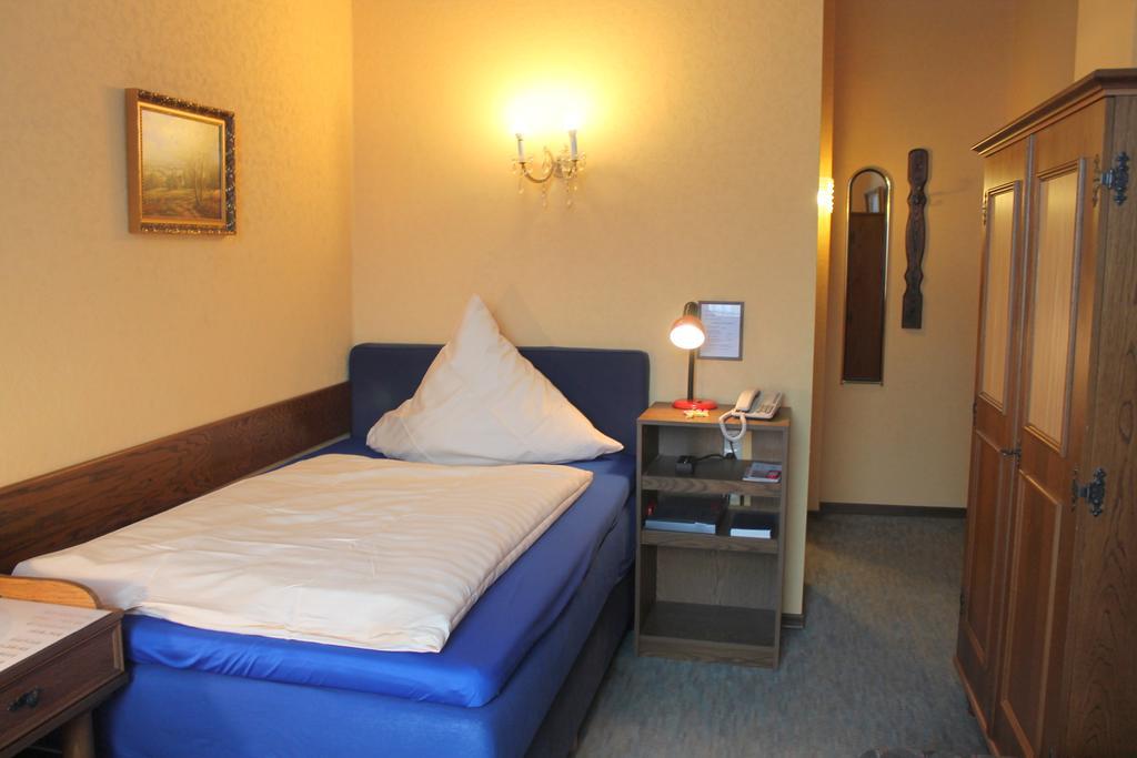 Hotel Adler ดุสเซลดอร์ฟ ภายนอก รูปภาพ
