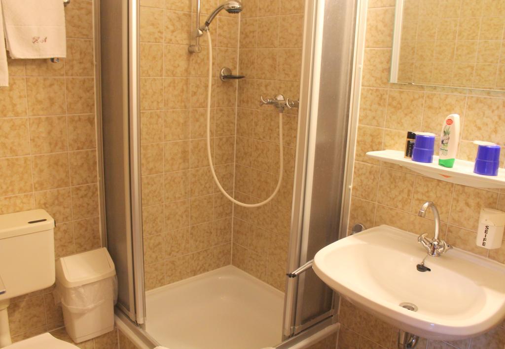 Hotel Adler ดุสเซลดอร์ฟ ภายนอก รูปภาพ